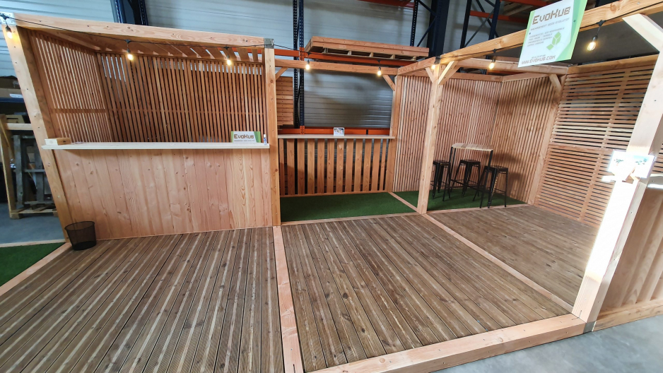 Déjeuner entreprise - Caen - Aménagement d'un atelier de production à Caen, Normandie, en espace de réception éphémère grâce au système de cloisonnement en bois