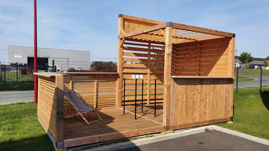 Création d'un espace détente extérieur écoresponsable, évolutif et démontable en entreprise