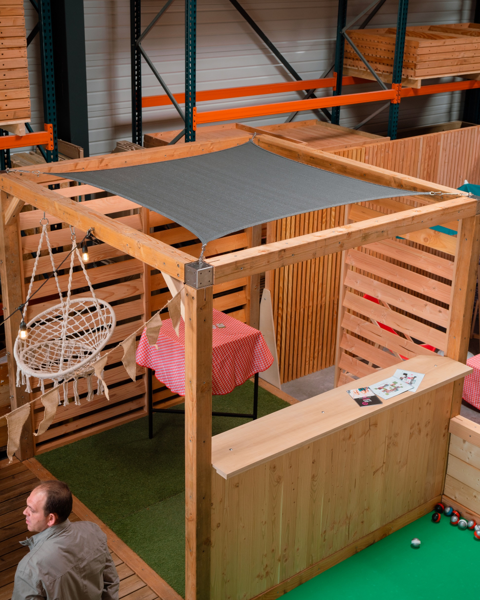 Transformation d'un atelier pour créer un espace réceptif éphémère - Caen