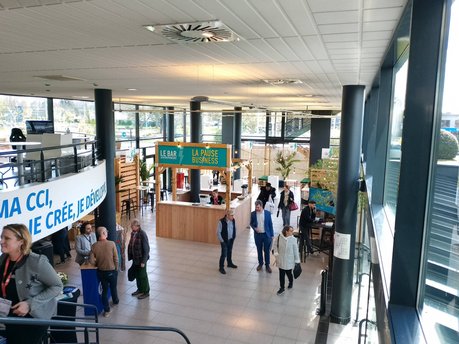 Festival des entrepreneurs CCI 2023 : Aménagement d'un bar central - Zone de convivialité