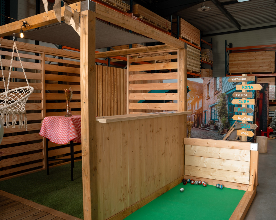 Transformation d'un atelier pour créer un espace réceptif éphémère pour un déjeuner d'affaires - Caen